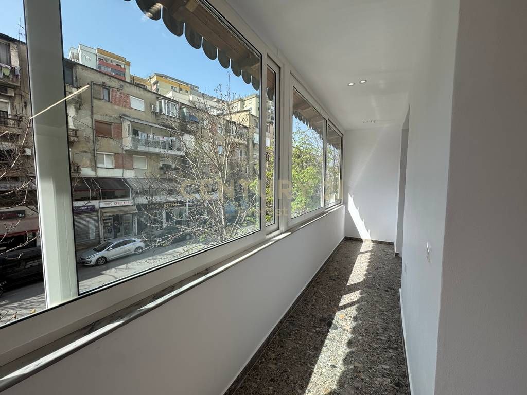 RRUGA E BARRIKADAVE, AMBIENT FOR RENT