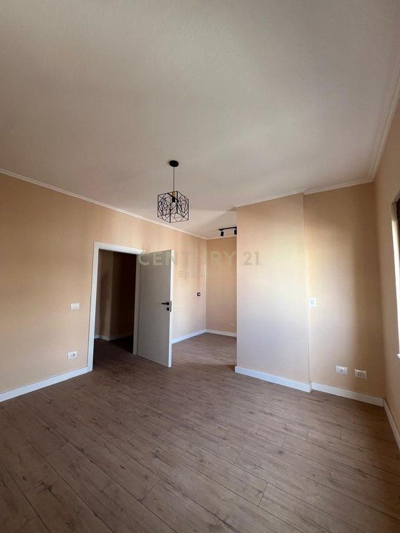 Shitet Apartament 1+1,Ish Rajoni Durres!!