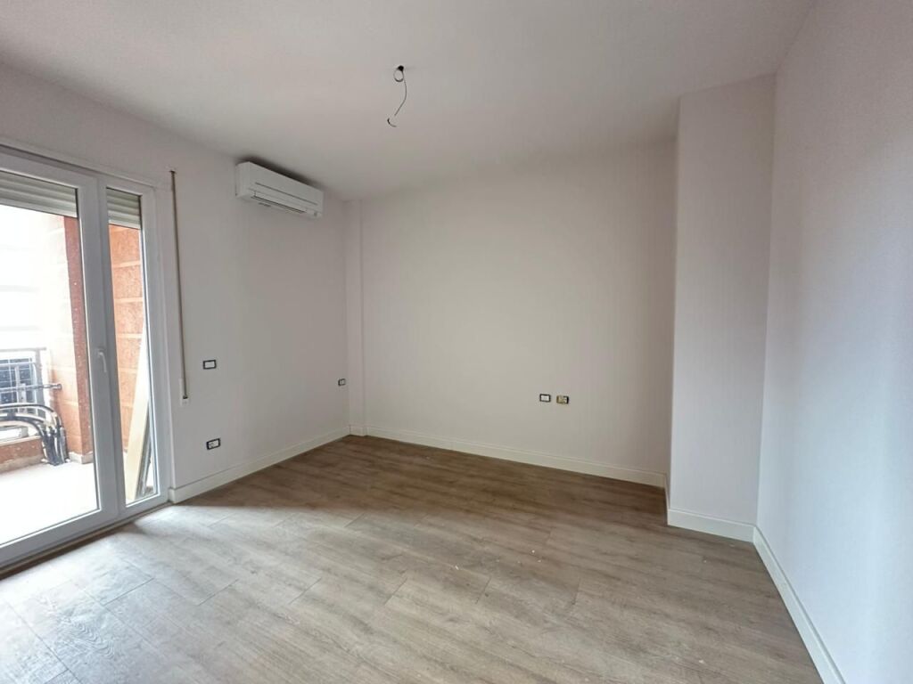 Shitet Apartament 2+1+Post Parkimi