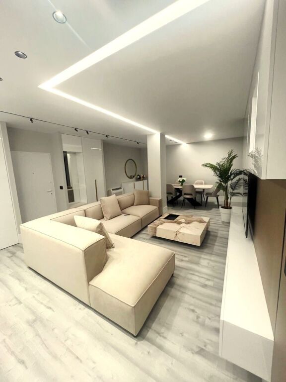 BLLOK, jepet me qira. Super apartament! 2+1+2.