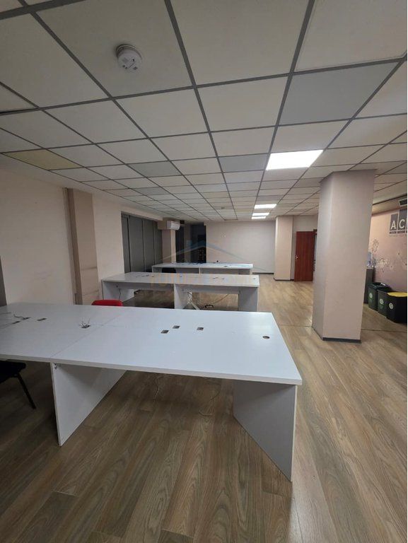 Locale Commerciale in Affitto, Centro.​