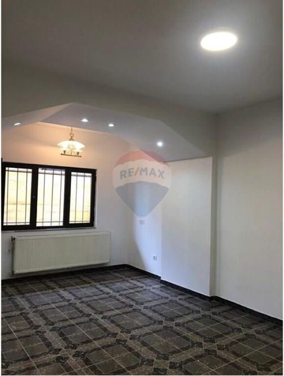 Zyrë - Për Qira - Myslym Shyri, Tiranë