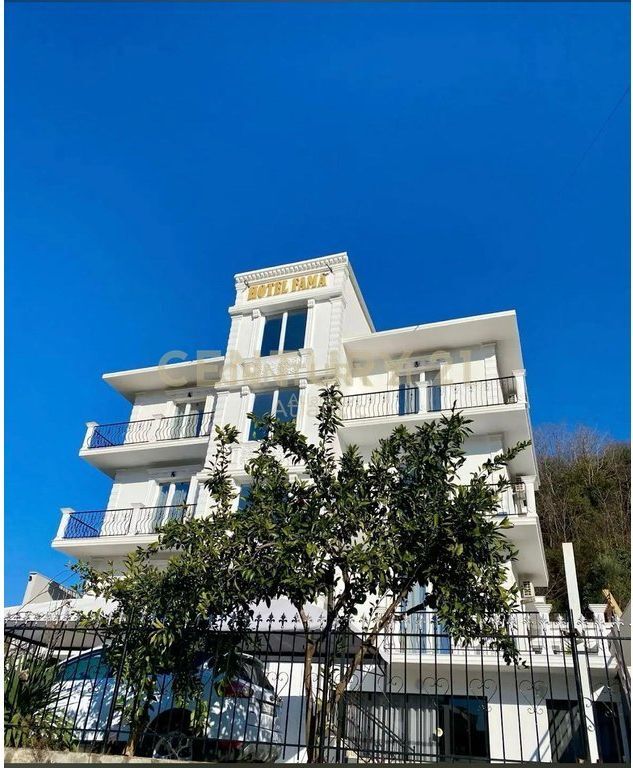 HOTEL PER QERA TEK SHKEMBI I KAVAJES 3800€ NE MUAJ !