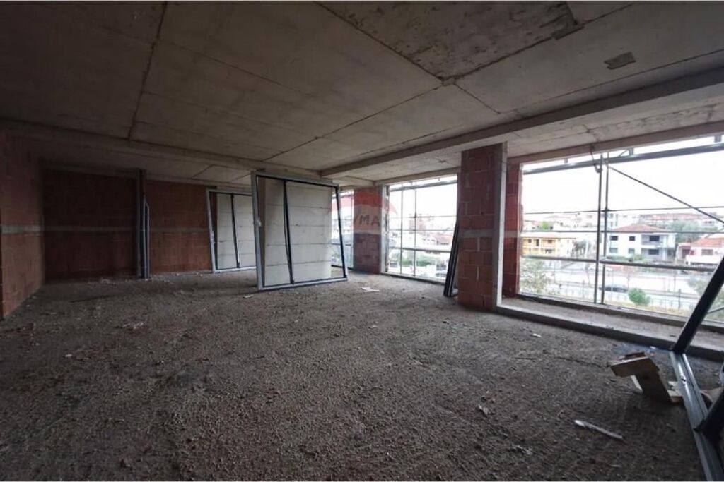 PER SHITJE APARTAMENT 2+1 ME DEPO  DHE PARKIM NE ALI DEM