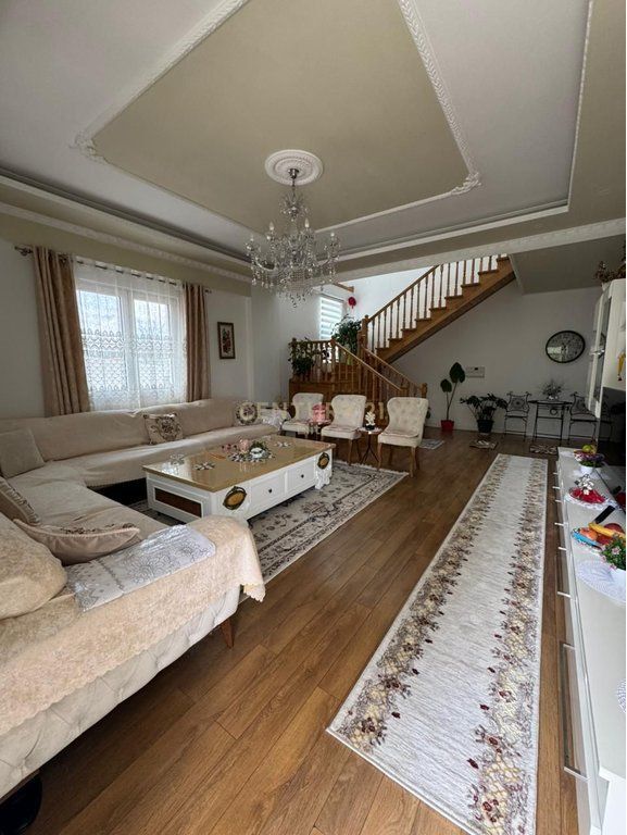 Shitet Vilë 2-Katëshe në Farkë, pranë Liqenit – Zonë Elitare