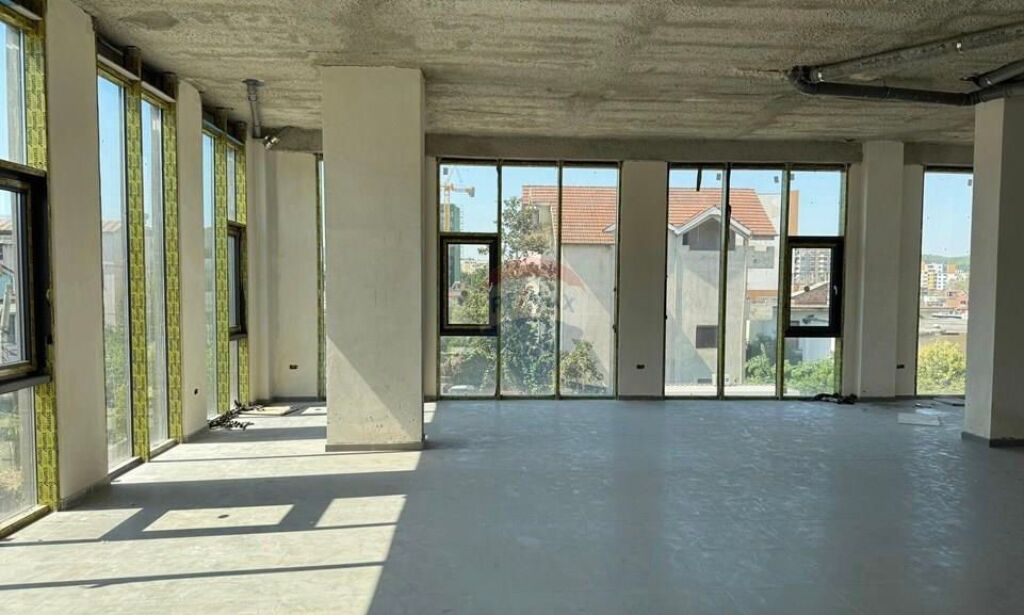 AMBIENT BIZNESI PER QIRA TE RRUGA DRITAN HOXHA ID: 530261046-491