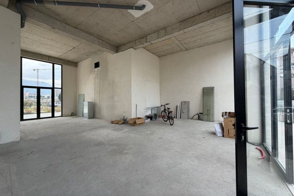 Shitet dyqan te rruga "Jordan Misja", Bulevard i Ri!