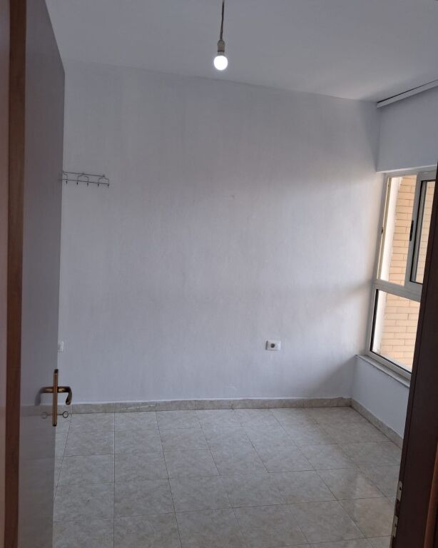 AFFITTASI APPARTAMENTO 1+1 CAMERE CAMPO D'AVIAZIONE, TIRANA