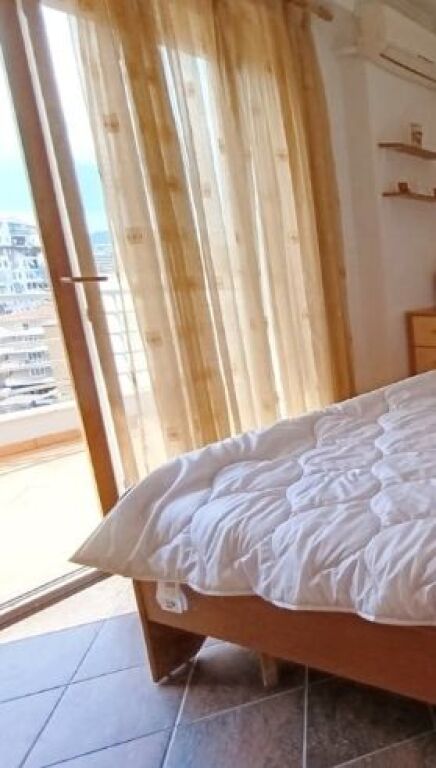 Apartament 2+1 me qera – hapësirë e ndriçuar dhe komode