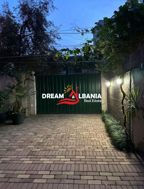 Kat vile me qera ,ne rrugen ,Qemal Stafa prane ,shkolles se Kuqe ne Tirane (ID4251140)
