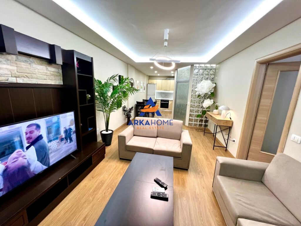 JEPET ME QERA APARTAMENT 1+1 "TEK BRYLI" 55.000 LEKE