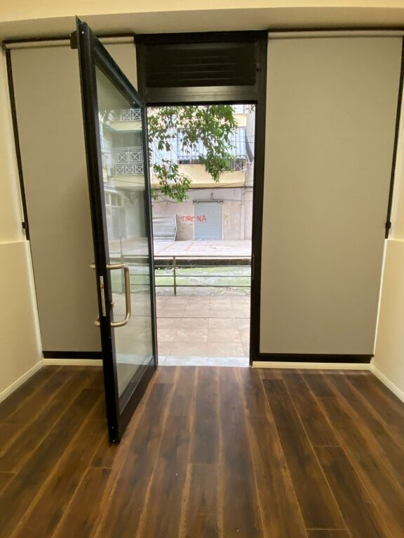 Business premises for rent, Paris Commune