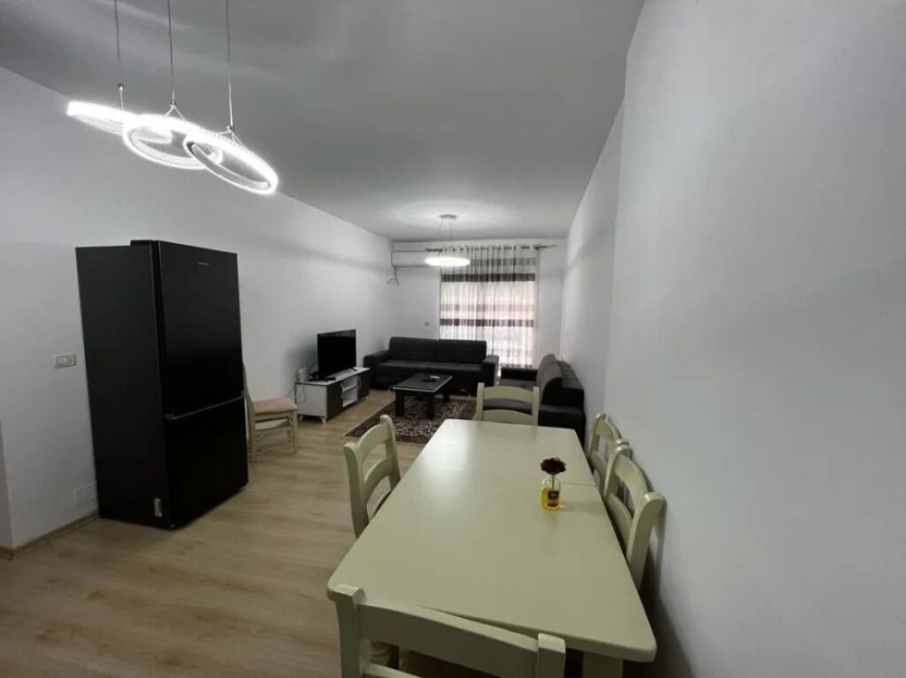 Qera | Apartament 2 + 1+2| Stacioni i Trenit (Kompleksi Usluga)| 700 €/muaj