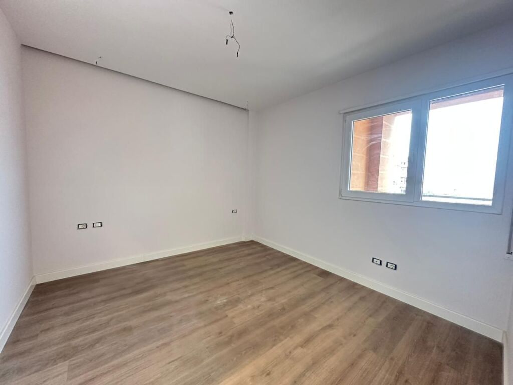 Shitet Apartament 2+1+Post Parkimi