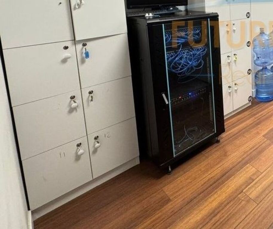 Qira, Ambient për Zyra , Shallvaret