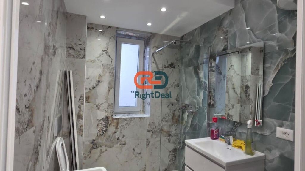 In Via Barrikadave, Locale Commerciale con Vista sulla Strada Principale in Affitto!!