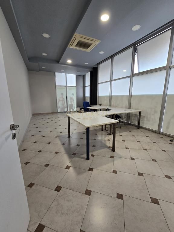 Ambient për Shitje në Durrës, pranë Rrugës Mujo Ulqinaku (1200 Euro/m2) !