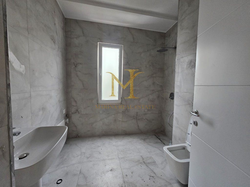 SHITET APARTAMENT 2+1 tTE SPITALI RAJONAL DURRES!!