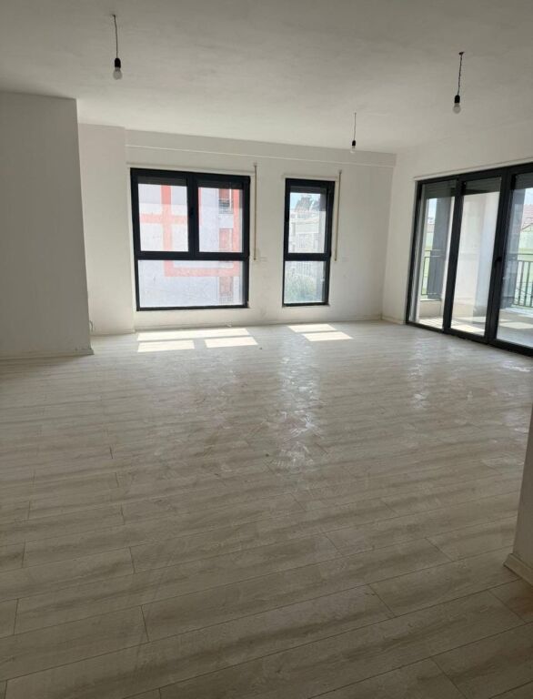 Ufficio In Affitto 2+1+2 al Nuovo Boulevard (ID BZ2887) Tirana
