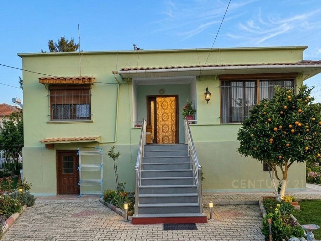 Shtëpi Private 3+1 me Oborr në Kamëz!