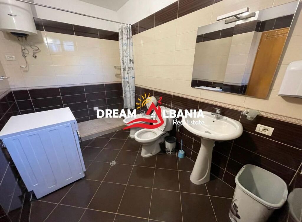 Kat vile me qera ,ne rrugen ,Qemal Stafa prane ,shkolles se Kuqe ne Tirane (ID4251140)
