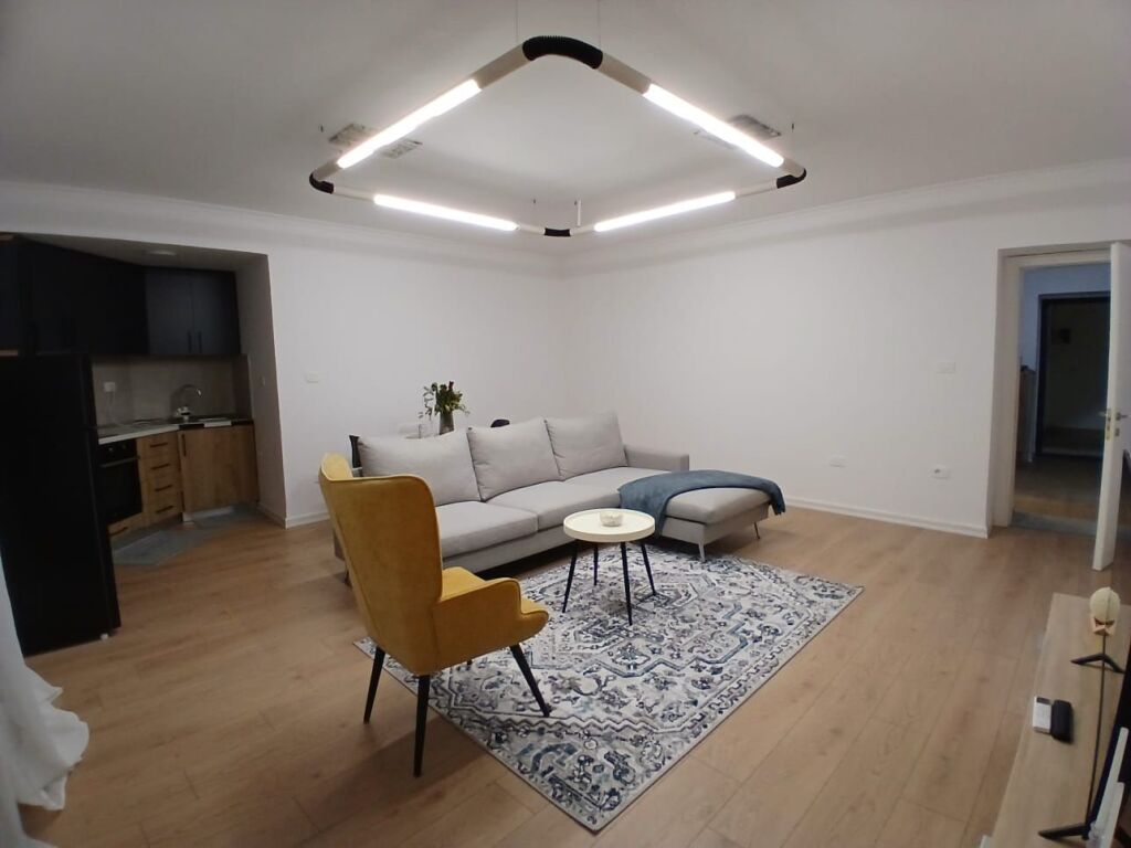 Jepet me qera apartment 1+1 ne zonen e ish-Bllokut prane shkolles "Edit Durham"