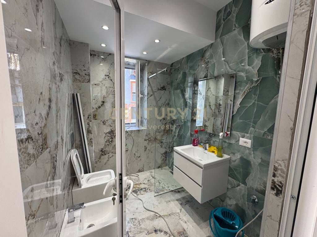 RRUGA E BARRIKADAVE, AMBIENT FOR RENT