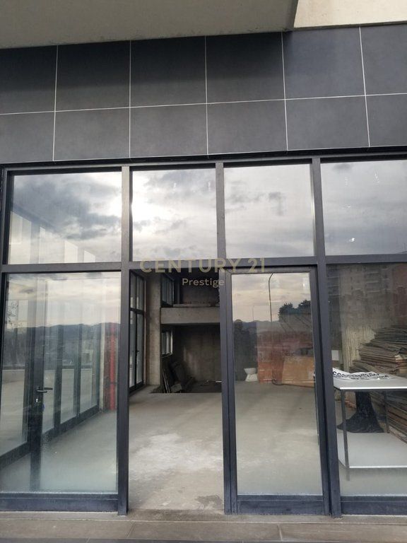 COMMERCIAL SPACE FOR RENT, LOCATED IN SHKOZE!