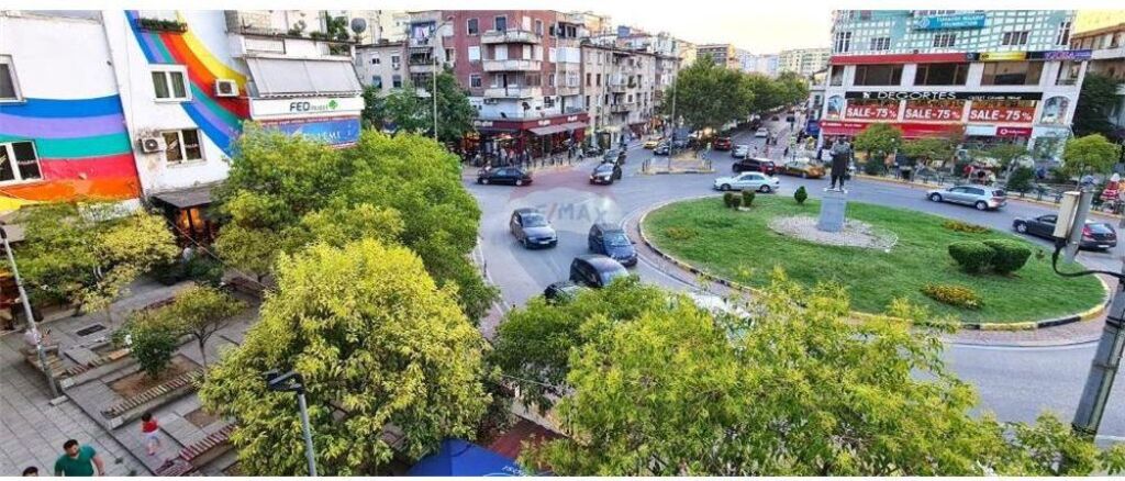 Dyqan ne shitje , Sheshi Willson