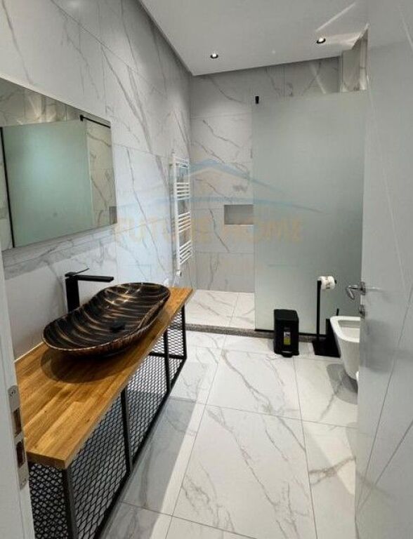 Qera, Vilë, Fresk, Tiranë