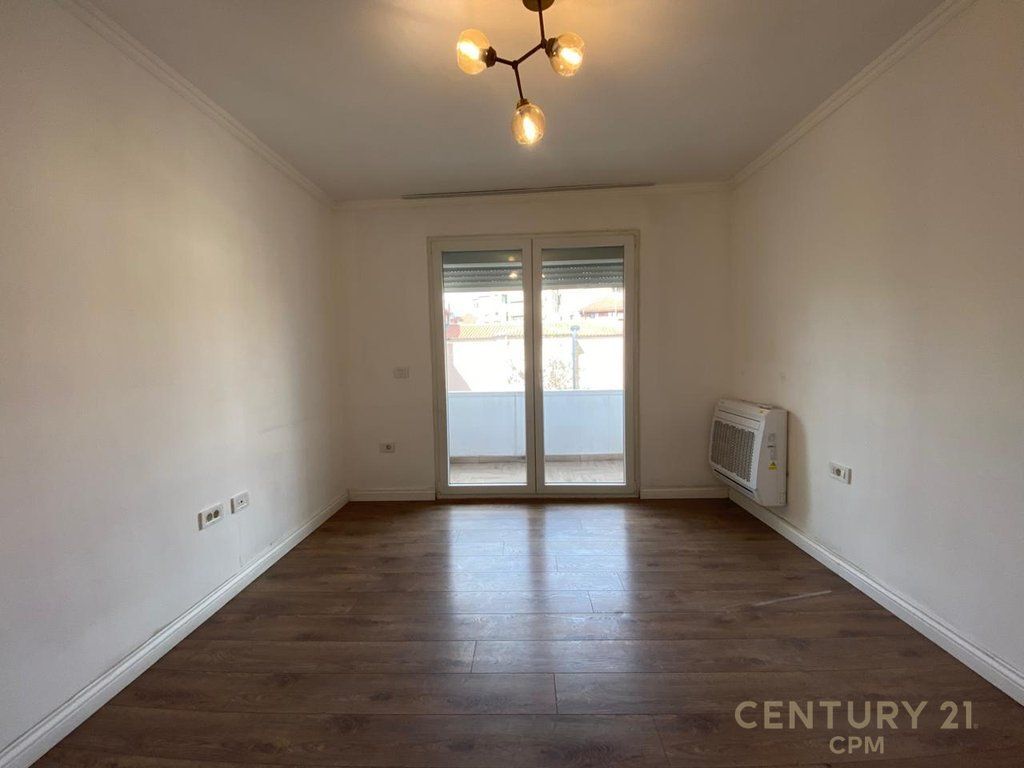 Locale commerciale in affitto in Via Mine Peza