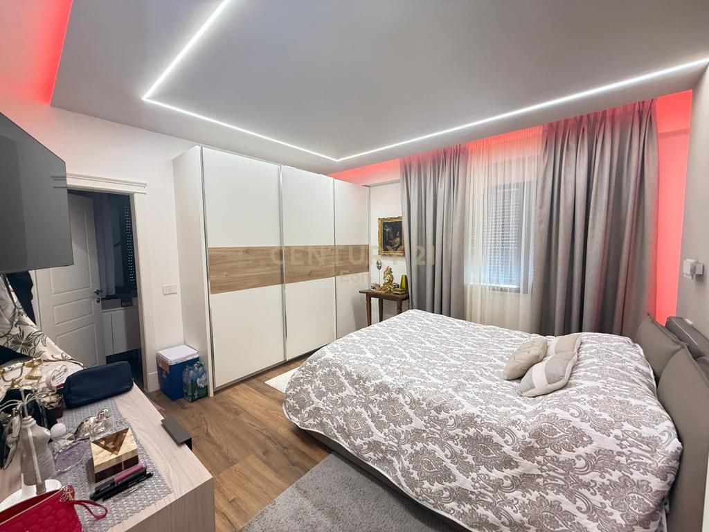 Shitet Apartament 2+2 tek Vila e Zogut, Durrës !
