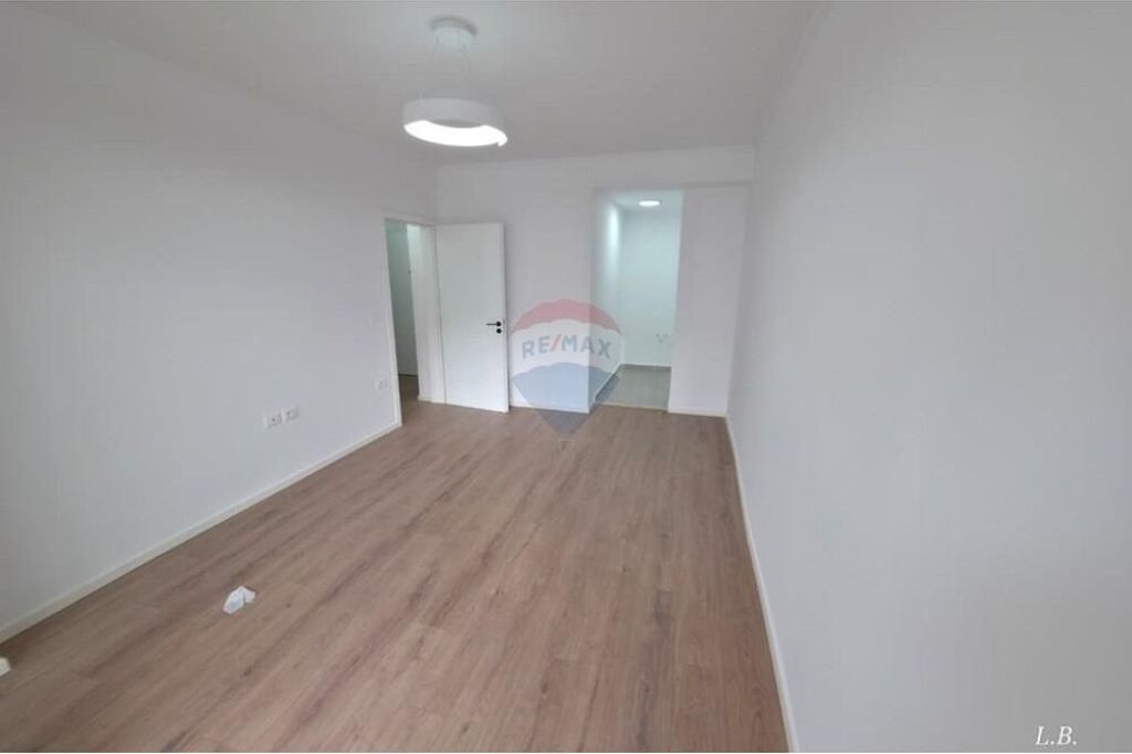 Apartament - Për Shitje - Rruga Eshref Frashëri, Tiranë