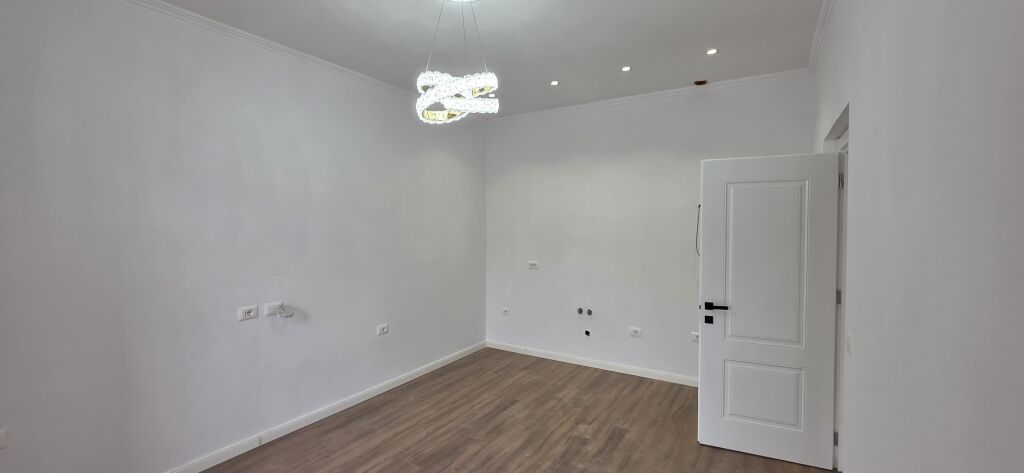 Rruga Bardhyl Shitet Apartament 2+1 buze  