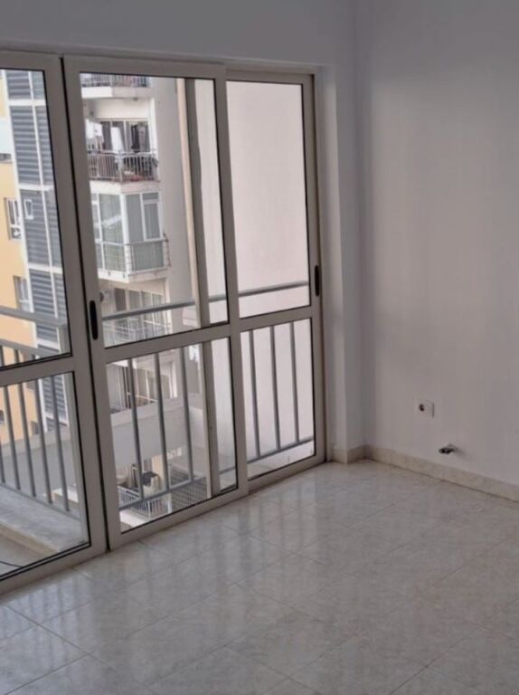 Jepet me qira apartament 1+1, 400 € tek Ish Fusha e Aviacionit