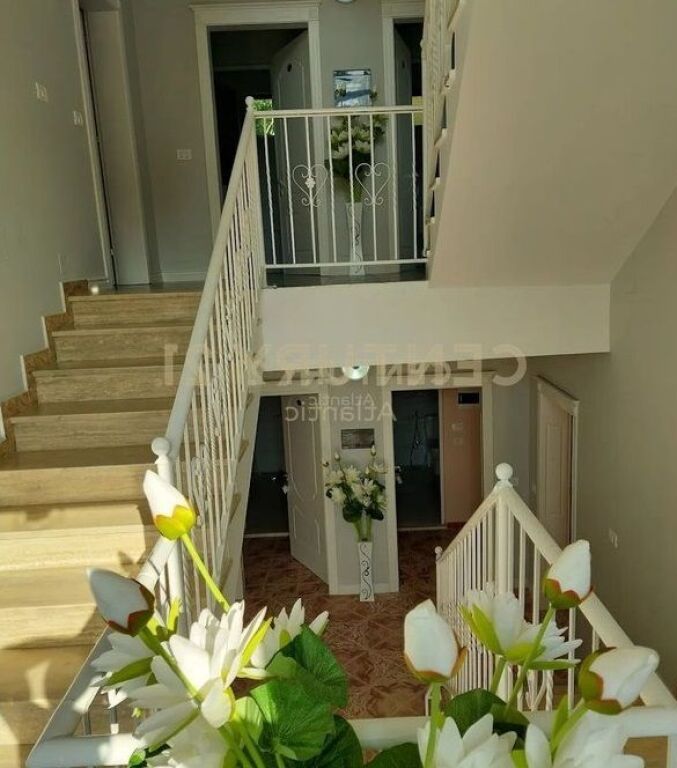 Hotel me qira tek Shkembi i Kavajes