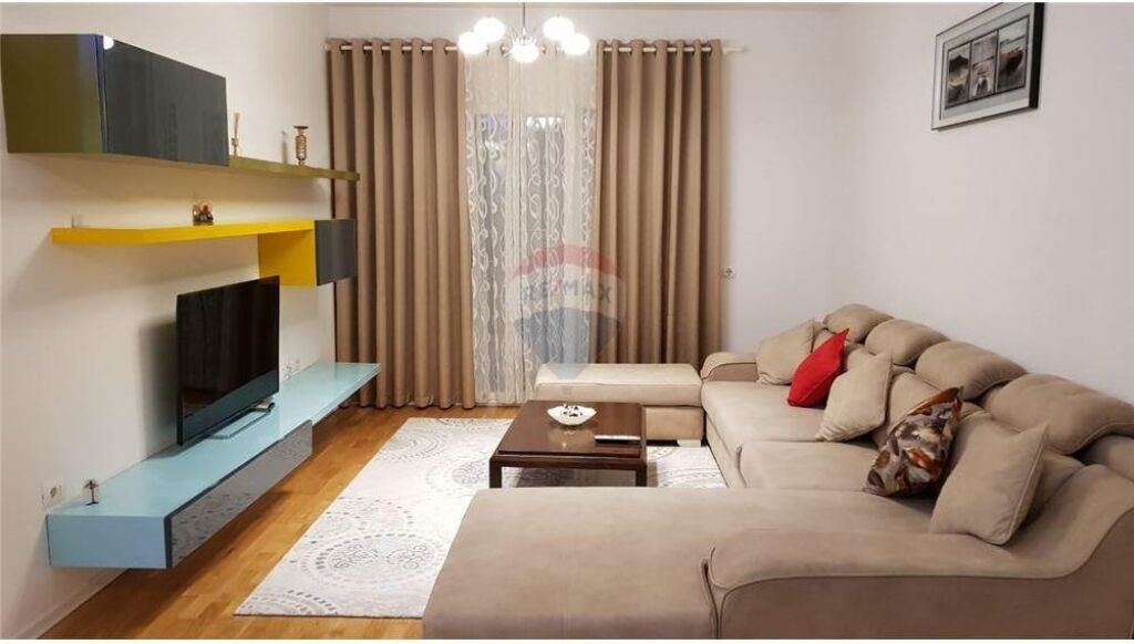 Apartament - Për Qira - Kopshti Botanik, Tiranë