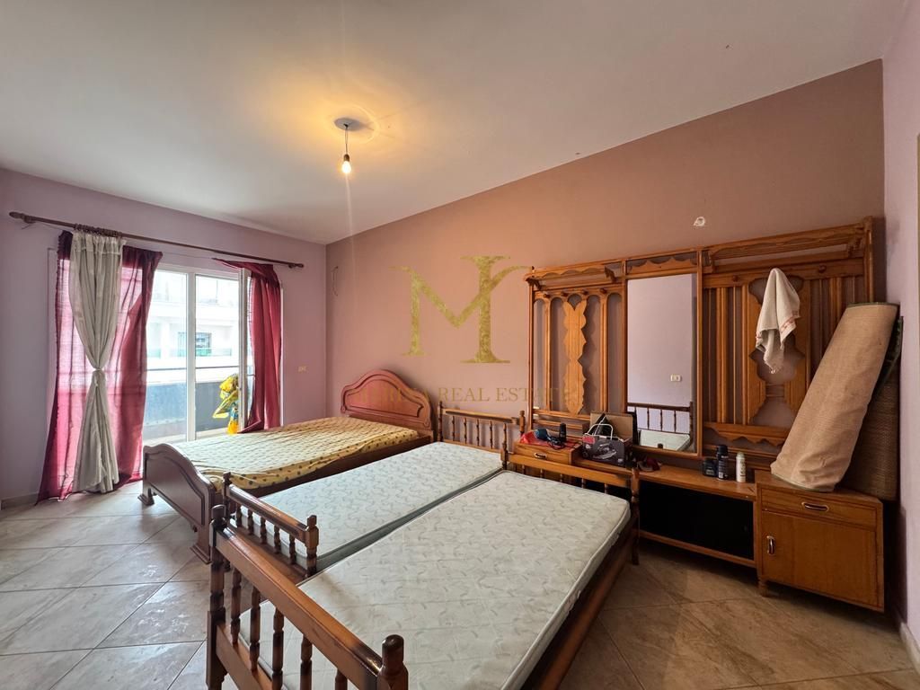 Vendesi in vendita 2+1+2 a Durazzo, zona Plazh