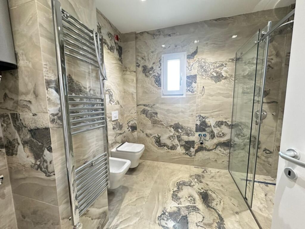 Shitet Apartament 2+1+Post Parkimi