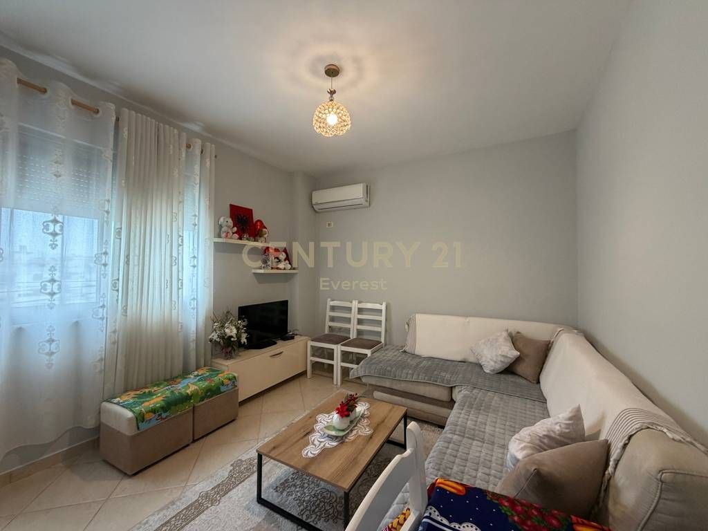 Shitet apartament 1+1 në zonën e Astirit,