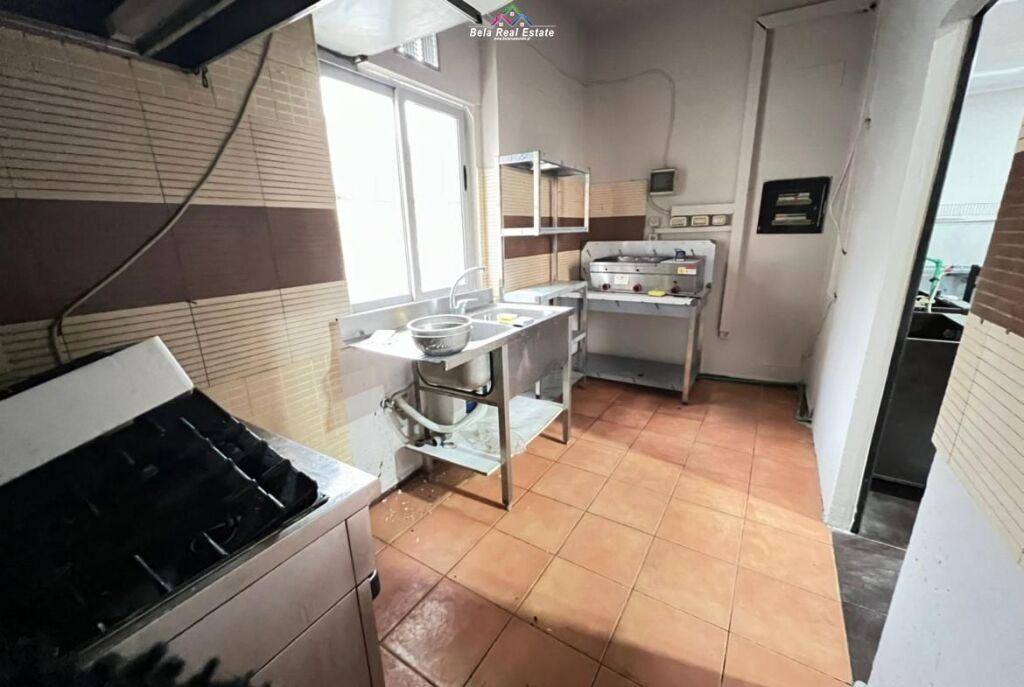Ristorante In Affitto Vicino All'ex Esposizione (ID BL2181) Tirana