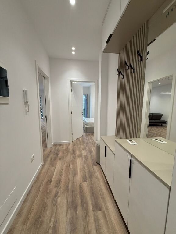 Jepet me qera apartament 1+1 tek Emerald Center