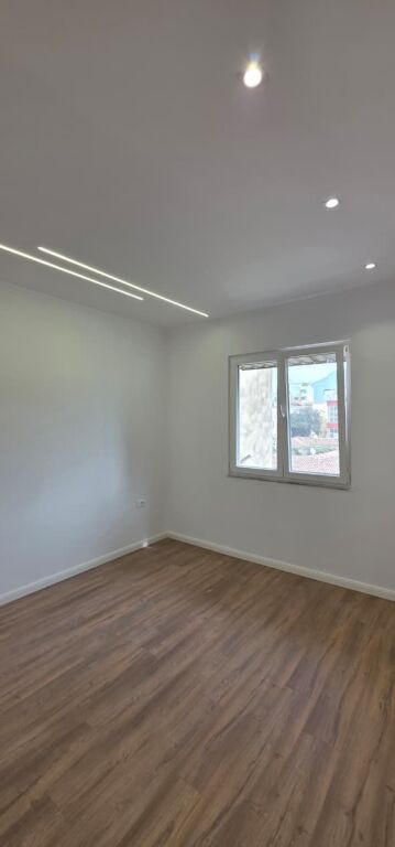 Shitet Apartament 2+1