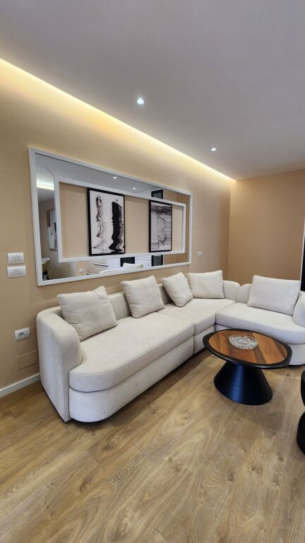 Shitet Apartament 2+1+2 – Rruga e Durrësit