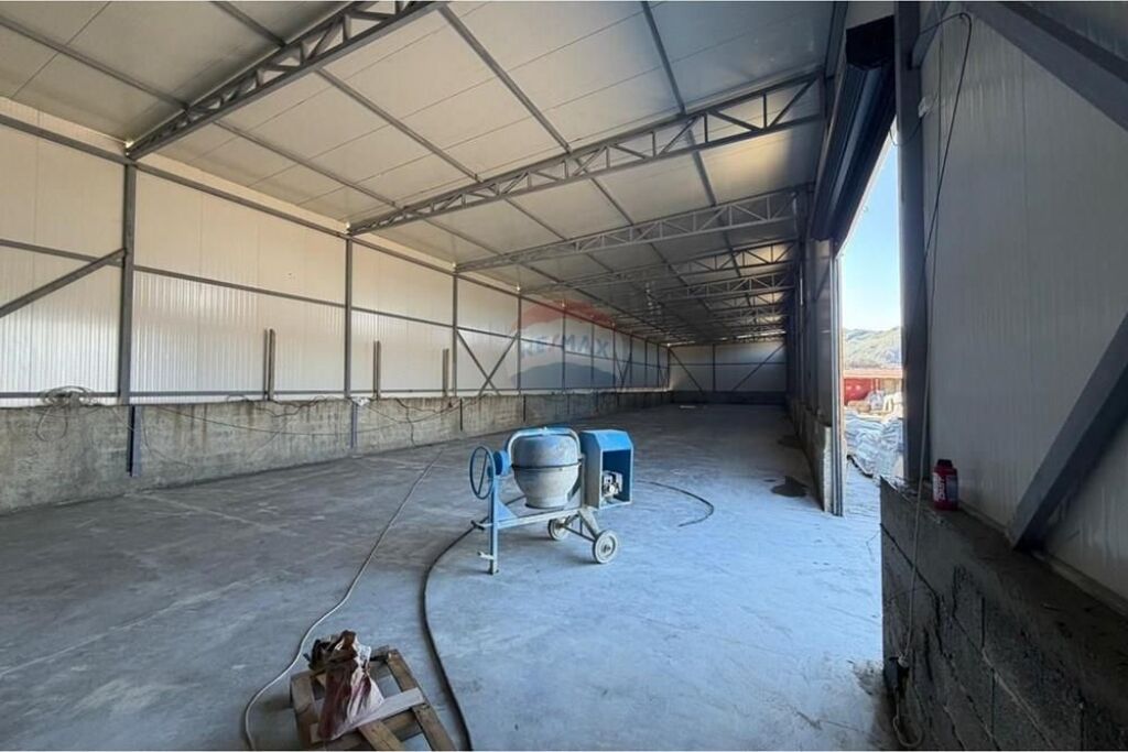 Magazine/Kapanon-For Rent-Peze Helmes,Tirane