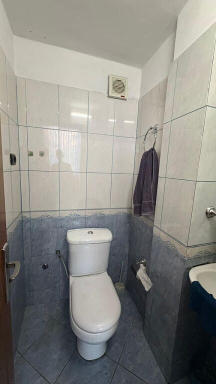 BUSINESS UNIT FOR RENT (30000Leke/Month)