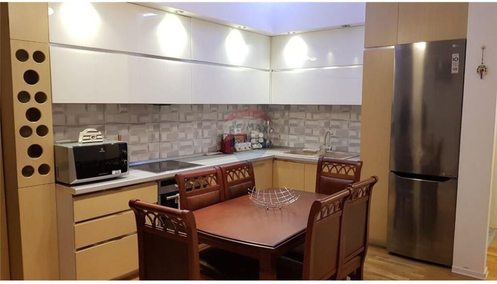 Apartament - Për Qira - Kopshti Botanik, Tiranë