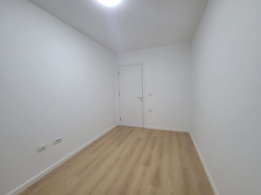 Apartament 2+1+Parkim me qera Kombinat