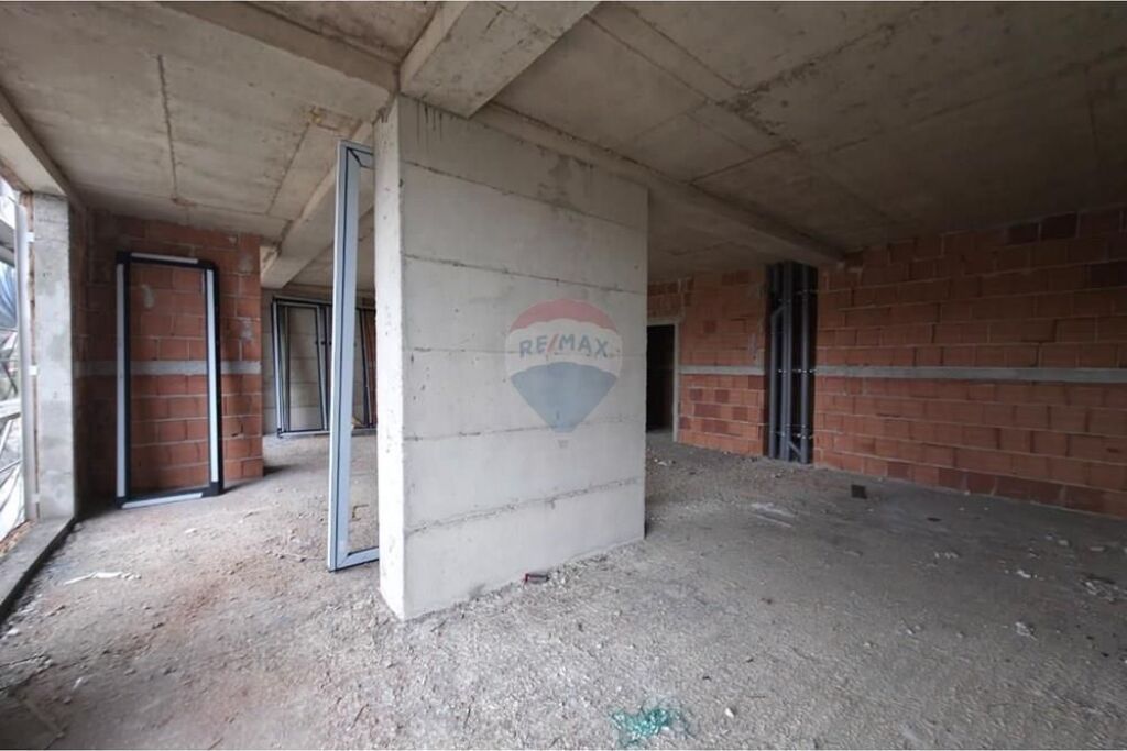 PER SHITJE APARTAMENT 2+1 ME DEPO  DHE PARKIM NE ALI DEM