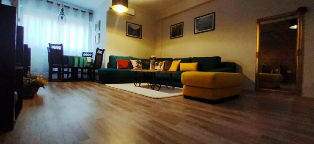 Apartament per qera 1+1 Te Pazari i Ri
